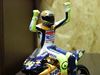 Picture of Valentino Rossi figuur sitting 2002 1:12 312020046