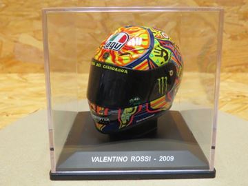 Afbeelding van Valentino Rossi AGV helmet 2009 1:5