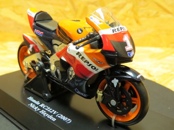 Picture of Nicky Hayden Honda RC212V 2007 1:18 World Champion 67286