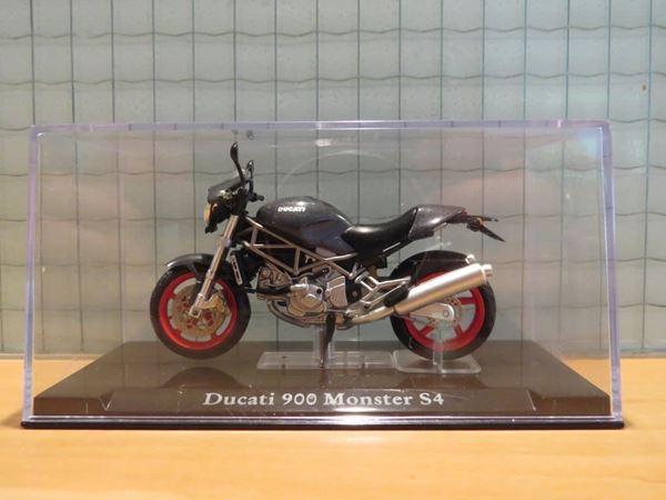 Picture of Ducati 900 Monster S4 1:24 atlas