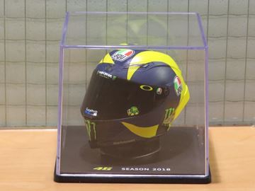 Afbeelding van Valentino Rossi AGV helmet 2018 1:5