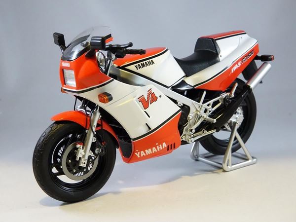 Yamaha RD500LC 1:12 spark m12026