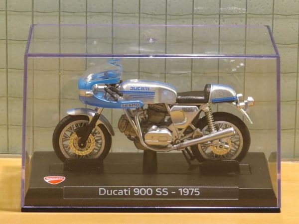 Picture of Ducati 900 SS 1975 1:24