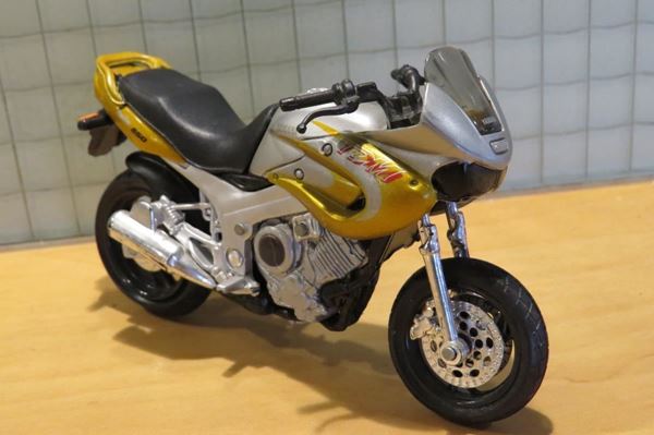 Picture of Yamaha TDM850 1:18 los