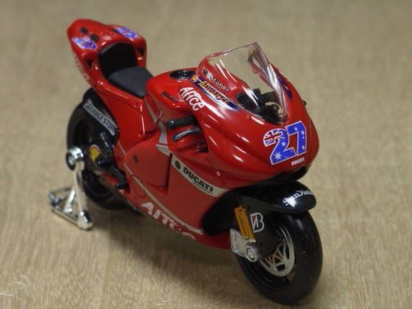 Picture of Casey Stoner Ducati Desmosedici 2007 1:18 31562