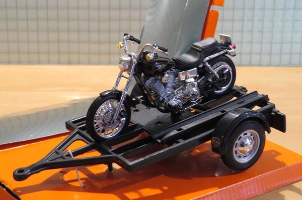 Picture of Harley Davidson FXDL Dyna Low Rider black + trailer  1:18