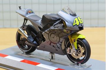 Afbeelding van Valentino Rossi Yamaha YZR-M1 2013 Valencia test 1:18 diecast