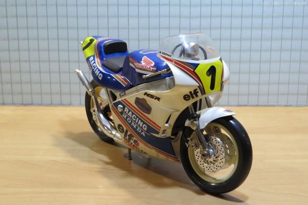 Picture of Mick Doohan Honda 500cc. 1:10 guiloy frame