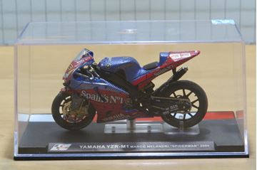 Afbeelding van Marco Melandri Spiderman 2 Yamaha YZR M1 2004 1:24