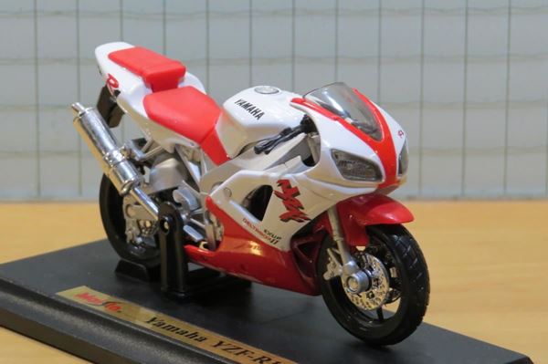 Picture of Yamaha YZF-R1 wit/rood 1:18 Maisto