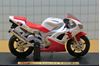 Picture of Yamaha YZF-R1 wit/rood 1:18 Maisto