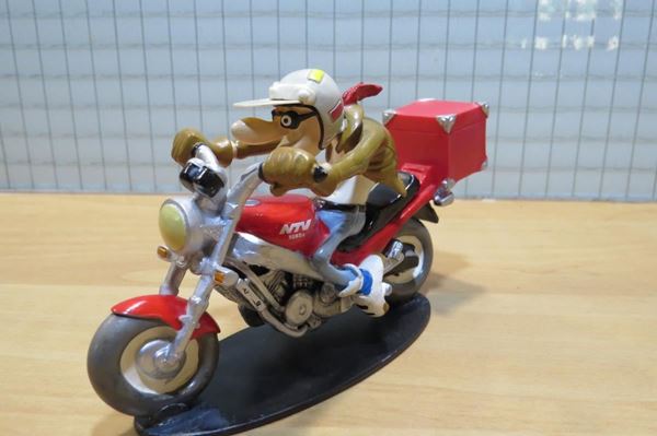 Picture of Joe Bar Raoul Mapoule Honda 650 NTV 1:18 breuk