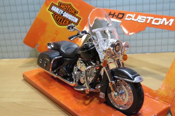 Picture of Harley Davidson FLHRC road king classic 1:12 32322