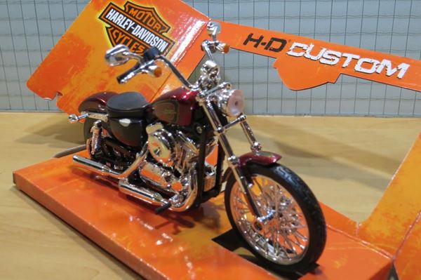 Picture of Harley Davidson XL1200V Seventy Two 2012 1:12 32324