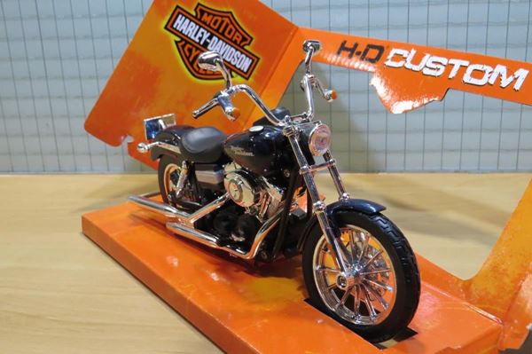 Picture of Harley Davidson FXDBI Dyna Street Bob 1:12 32325