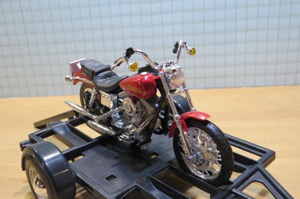 Picture of Harley Davidson FXDL Dyna Low Rider red + trailer  1:18