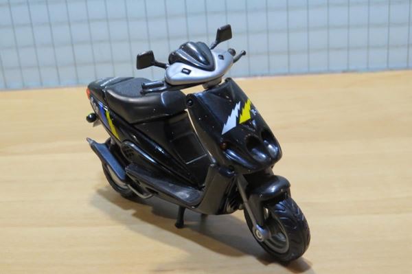 Picture of Malaguti Phantom F-12 Scooter 1:18