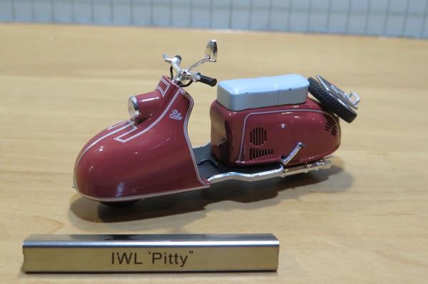 Picture of IWL Pitty Scooter 1:24 Atlas