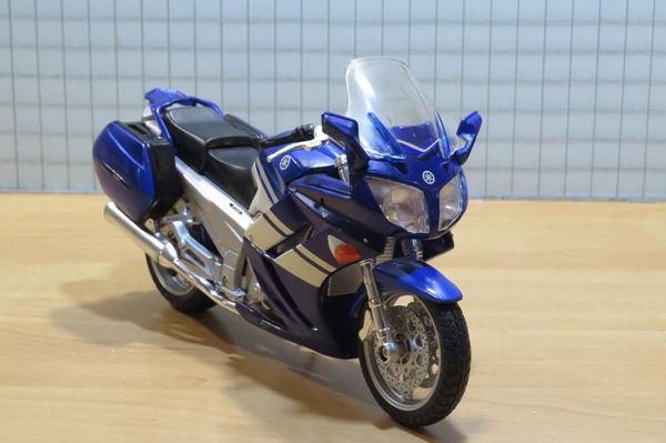 Picture of Yamaha FJR1300 blw 1:12 los