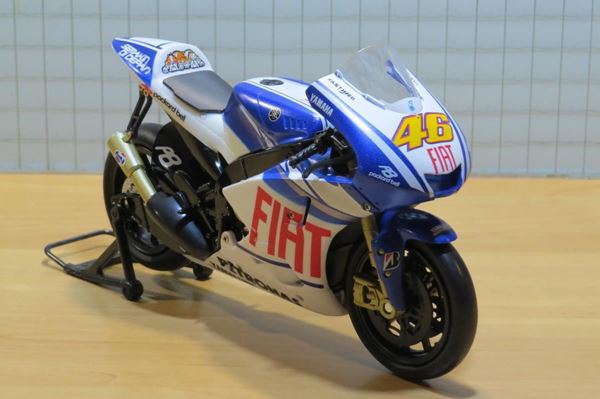 Picture of Valentino Rossi Yamaha YZR-M1 2010 1:12 43813