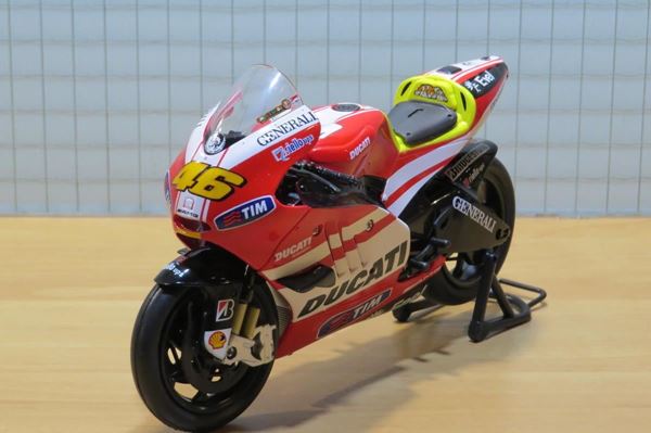 Picture of Valentino Rossi Ducati Desmosedici 2011 1:12 57063