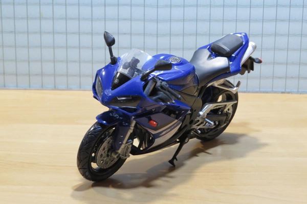 Picture of Yamaha YZF-R1 1:12 43103