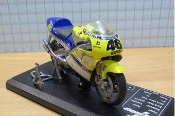 Afbeelding van Valentino Rossi Honda NSR500 2000 1:18