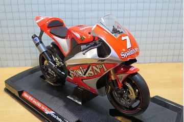 Afbeelding van Carlos Checa Yamaha YZR-M1 2004 1:10 Guiloy