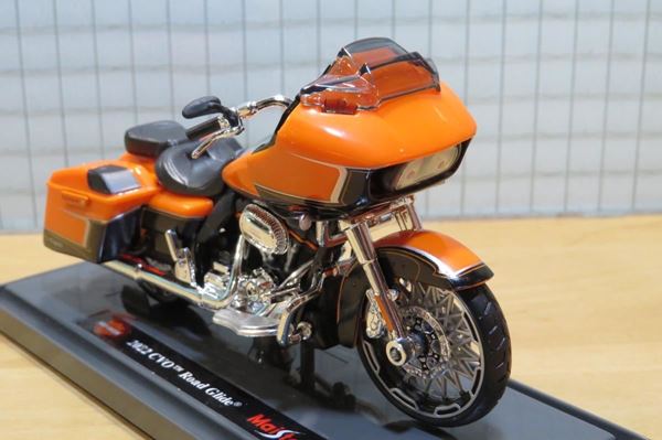 Picture of Harley Davidson CVO Road Glide 1:18 (n139)