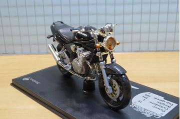 Afbeelding van Suzuki GSF Bandit N 1:18 los