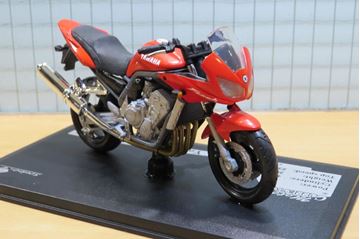 Afbeelding van Yamaha Fazer 1000 1:18 los