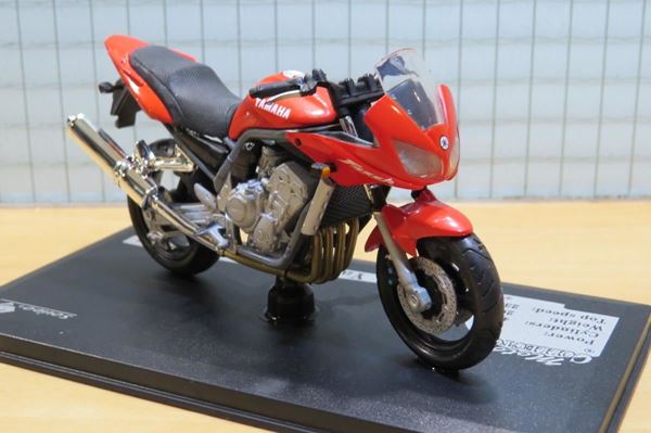 Picture of Yamaha Fazer 1000 1:18 los