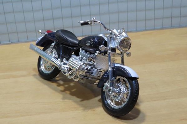 Picture of Honda F6C Valkyrie GL1500C 1:18 antr./white los