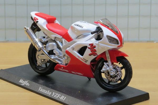 Picture of Yamaha YZF-R1 wit/rood 1:18 Maisto blister